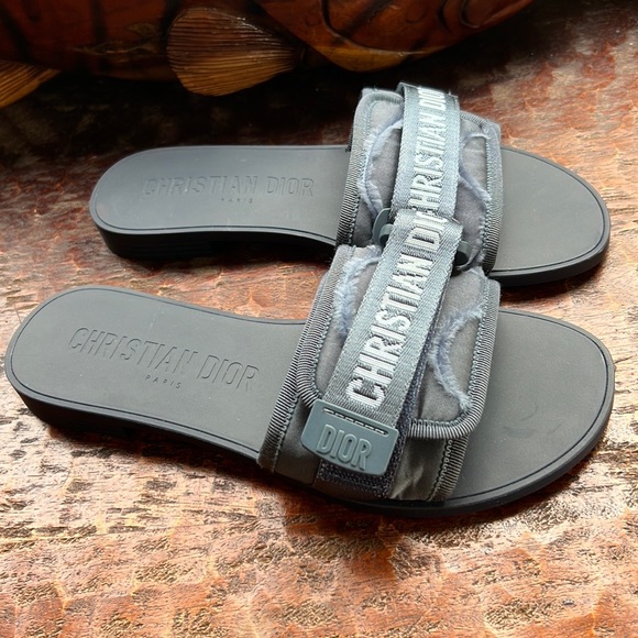 The Christian Dior Dio(r)evolution Slide Sandal Like New Size 37/US 7 Gorgeous🌺 - Picture 4 of 12